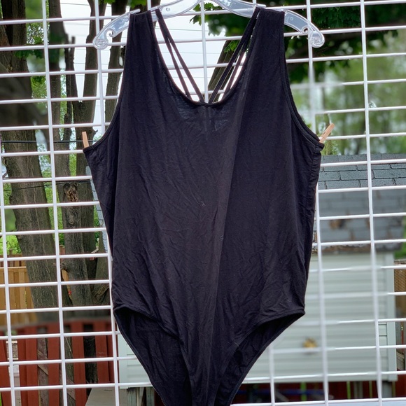 Black strappy tank bodysuit - Picture 3 of 4